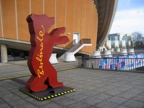 #Sharon #Stone &amp; mehr #Promis treffen, #Taxifilmfest &amp; #Insider #Tips rund um #Berlinale #Berlin shorturl.at/ovzC2