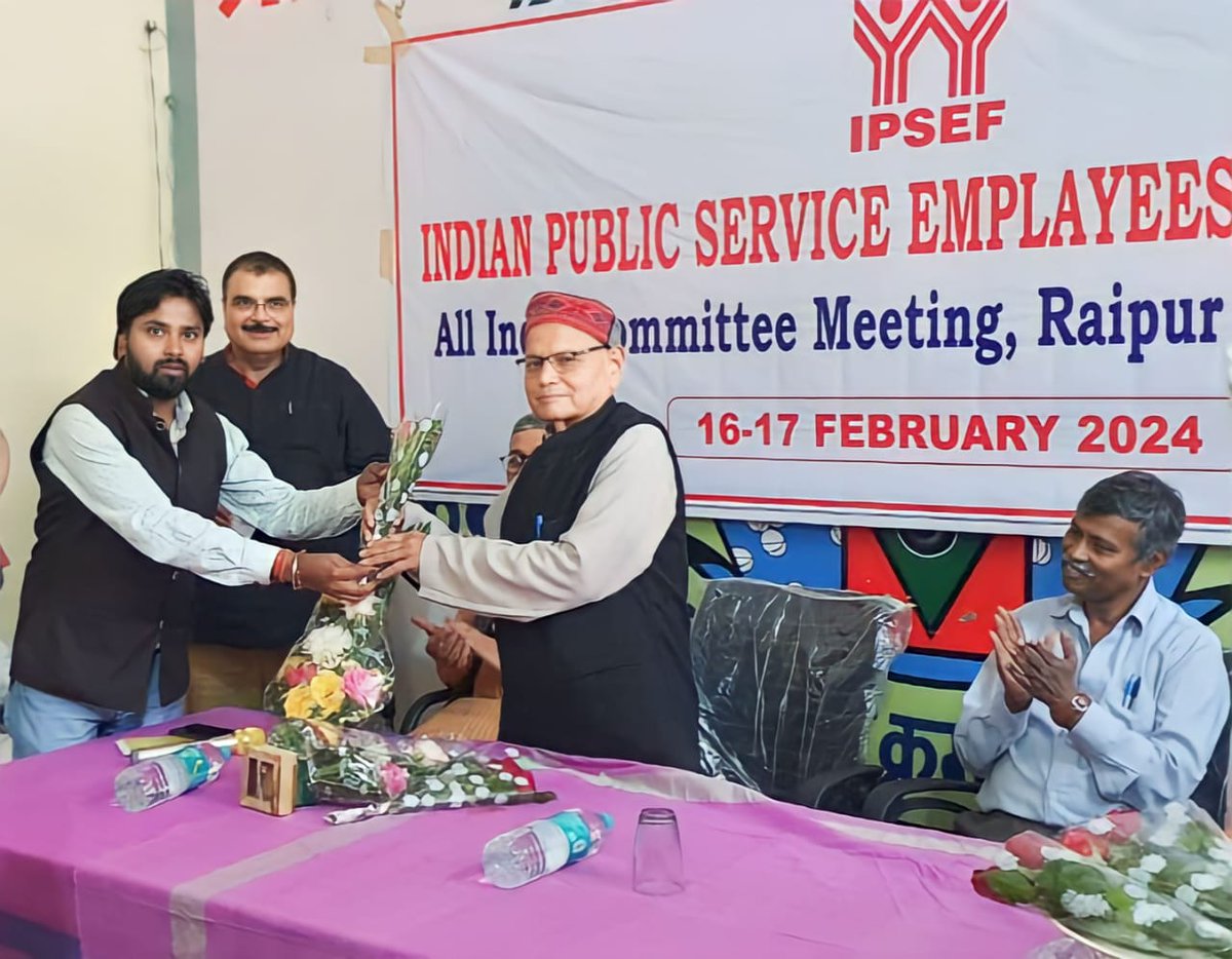 छत्तीसगढ़ प्रदेश स्वास्थ्य कर्मचारी प्रकोष्ठ संघ द्वारा प्रांतिय कार्यालय में राष्ट्रीय सम्मेलन कि बैठक में उपस्थित मुख्य अतिथि सम्माननीय श्री वी पी मिश्रा राष्ट्रीय अध्यक्ष जी इंडियन पब्लिक सर्विस एम्पाइय फेडरेशन संघ का स्वागत अभिनन्दन करने का सौभाग्य प्राप्त हुआ