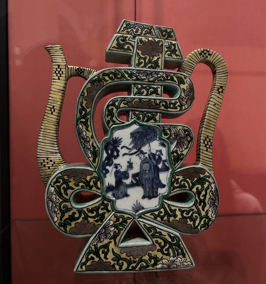Qing dynasty wine pot circa 1680.