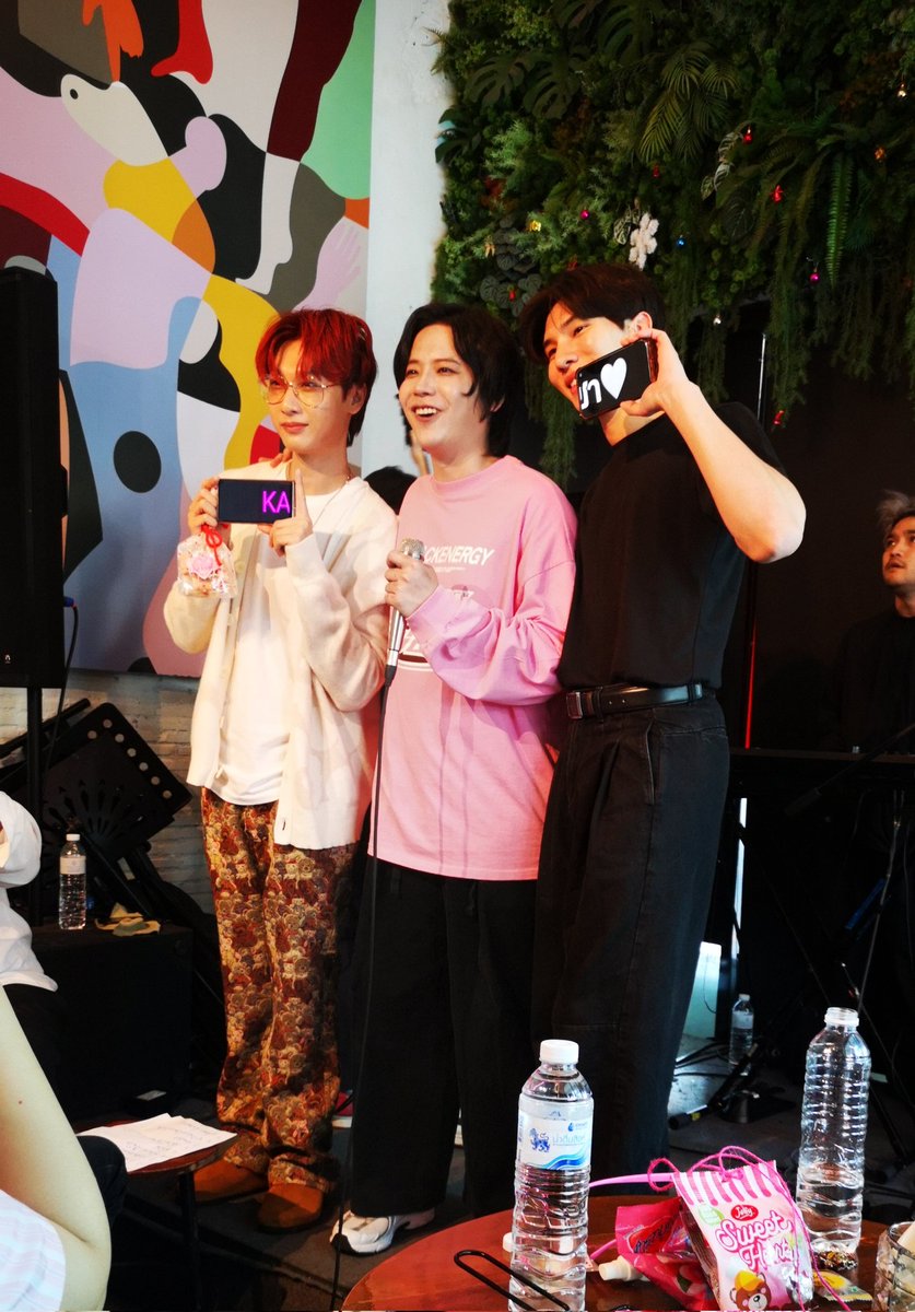 Yaowadee22's tweet photo. กำลังใจจากน้องๆที่น่ารัก ฮิปโปเลิฟๆ ขอบคุนน้องหลงลีและน้องกันนะคะ💞
#gunnapatn
#longshilee #longgun
#kachanontanun
#Kachalovecode24 https://t.co/hFTikuA1Zu