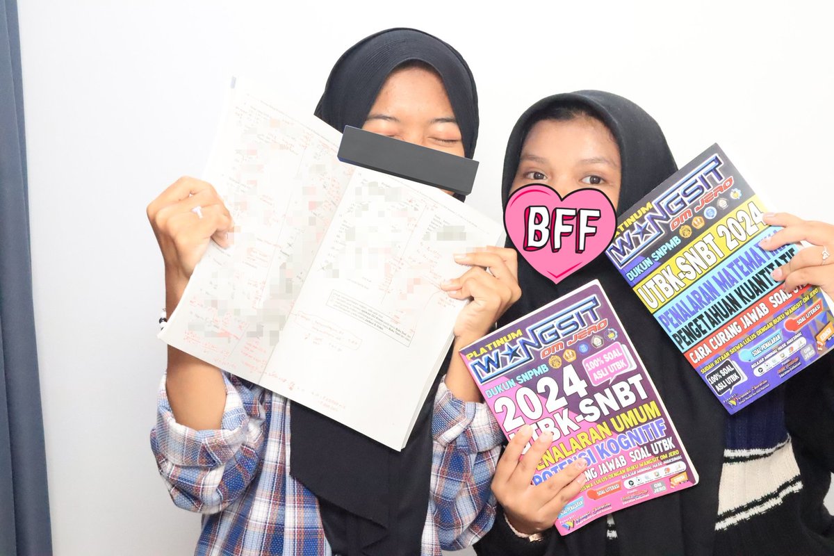 neiscript's tweet image. our backbone💪🏻‼️ 

@officialgopusat @wangsitomjero🧎🏻‍♀️ 🩷