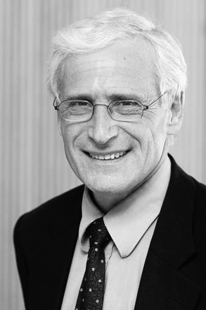 The #EAPCI community mourns the sudden loss of Alain Cribier, a pioneering #IC known for numerous 'firsts' including the first-in-man #TAVI on April 16, 2002. Our heartfelt condolences to his family, friends + colleagues. His wisdom, expertise and guidance will be greatly missed.