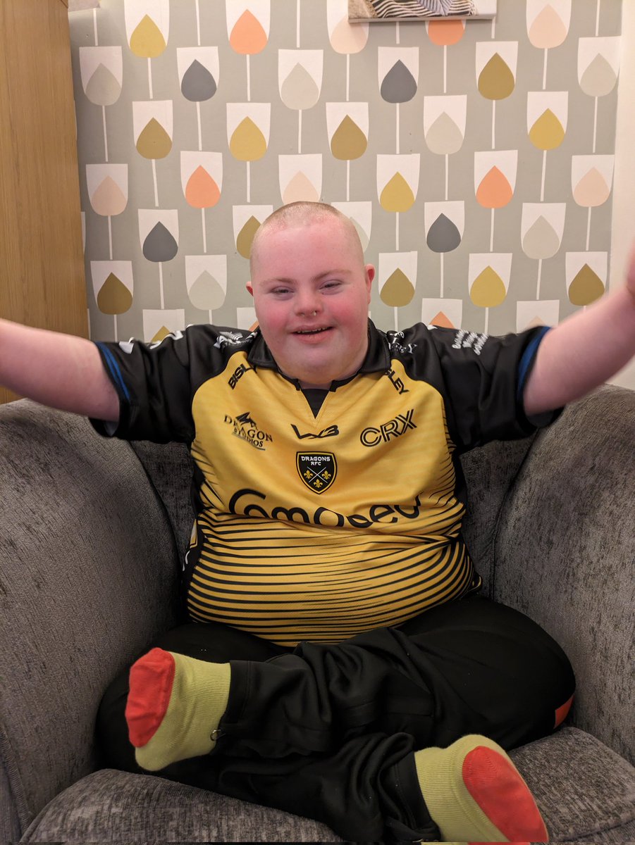 Match day from Glasgow. Super fan Noah is up & ready. (Ryan's at home) If you see us say hi 😁. Good luck to @daiflan10 @dragonsrugby tonight. We will be loud & proud in the east stand. @DRA_Community @davidjusteat @MikeSage9 @DragonsOffic_SC