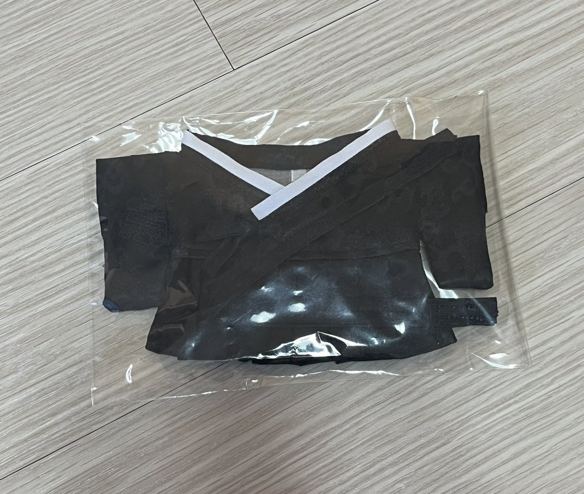 melong_030's tweet photo. 솜솜옷장터 #솜인덕장터
살랑옷장 15cm 철릭 검은색 3.85에 원가 양도합니다

미개봉,인증가능해요🙆‍♀️
cu,gs반값택배,택배가능해요🙆‍♀️
맘찍후 디엠 주세요~ https://t.co/egWYaAwhdm