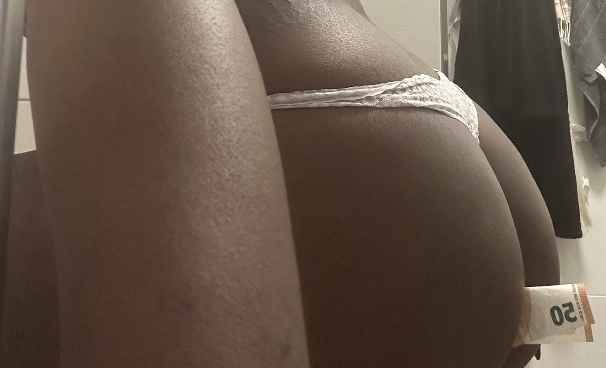 Afrotastical's tweet photo. Du dreckige alman Sau. Stopf mehr Scheine in meinen Ar*ch!  Du kleine Suchtn!tte kannst nicht anders. Du musst deine Scheine einfach an diesen göttlichen arsch abgeben💸😈 https://t.co/299fBT4TtY