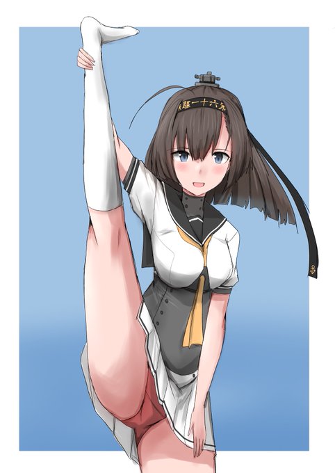 お題のY字バランスをする秋月ちゃんです。 