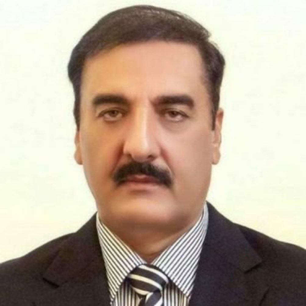 Aizal_Ayyan's tweet image. جب بھی کبھی ضمیر کے سودے کی بات ہو
ڈٹ جاؤ تم حسین کے انکار کی طرح

کمشنر راولپنڈی