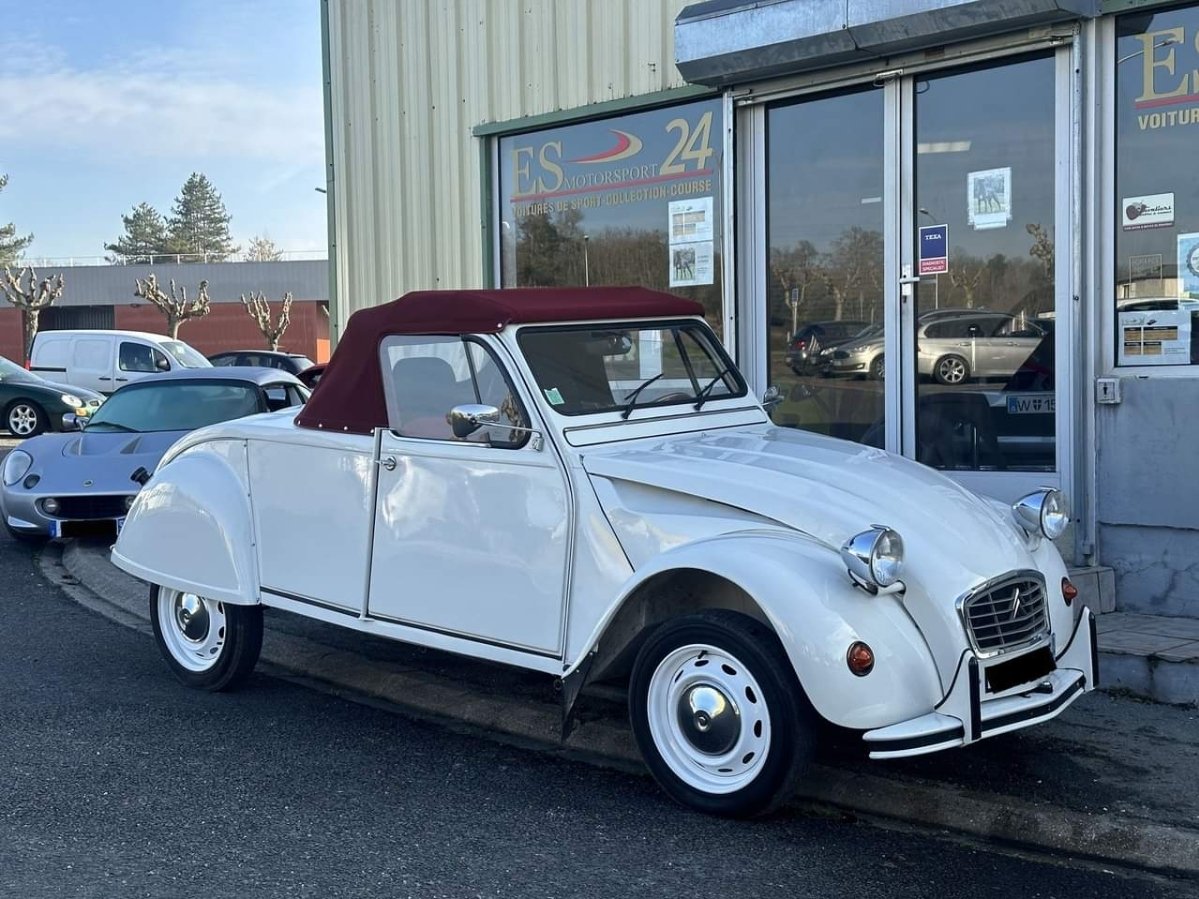 leBarx's tweet photo. Bon week-end as they like to say in Dordogneshire.
#2cv #azelle #citroën #deuche #bagnole https://t.co/Oca7wciSaF