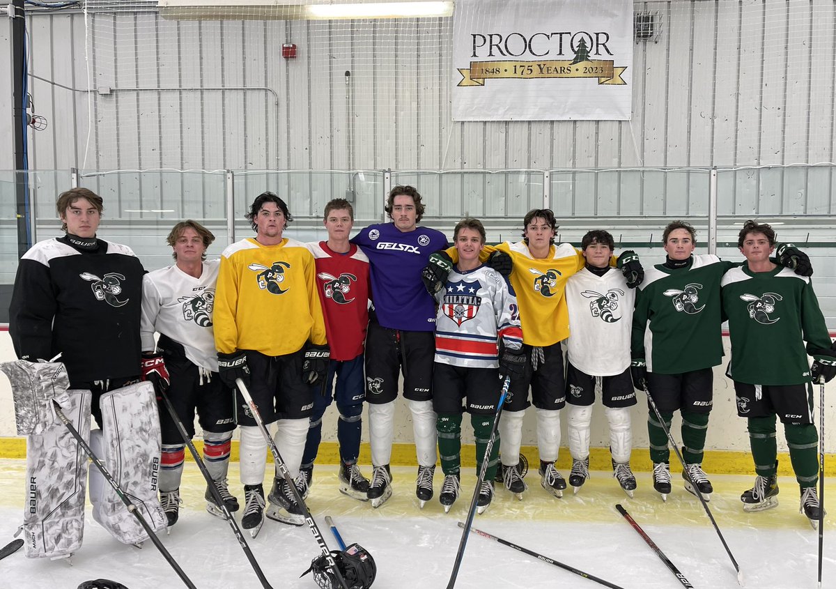 Celebrating our seniors today at The Ted in Andover NH. The #hornets take on New Hampton in a big Lakes Region matchup. Puck drop at 4:30. Livestream here

proctoracademy.org/athletics/proc…