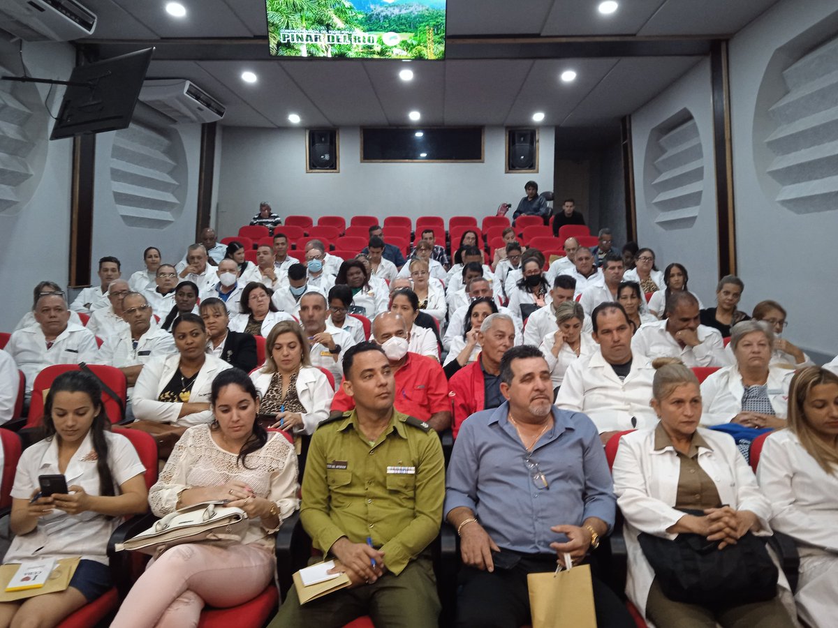 Hoy balance de trabajo anual de la Dirección General de Salud en #PinardelRío. Para ser médico se necesita una moral a toda prueba y una sensibilidad exquisita.Seguridad y confianza en nuestros profesionales del sector.Gracias siempre!!! #FidelPorSiempre  <a href="/japortalmiranda/">José Angel Portal Miranda</a>