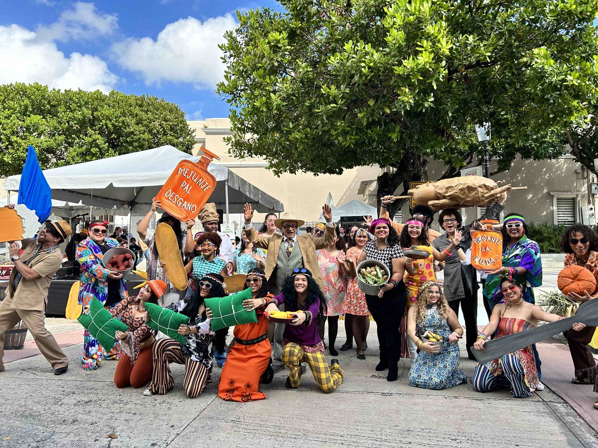 ¡Ya el mejor ambiente familiar se activó en nuestro casco urbano! Son 7 tarimas, más de 30 artistas musicales, sobre 150 artesanos, talleres, charlas y mucho más. Esto es el #FestivalChuito el de Bayamón hoy sábado y mañana domingo.