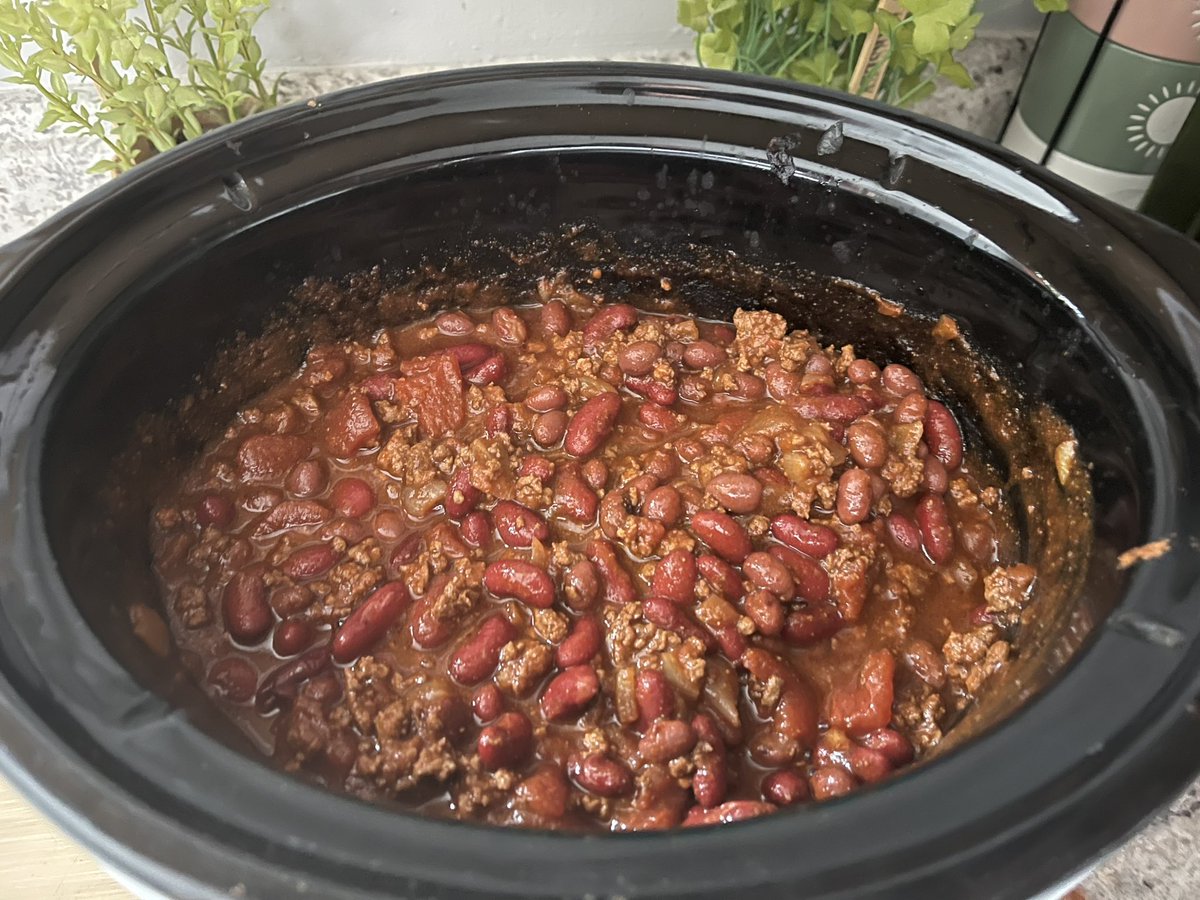 iamdean16's tweet photo. Slow cooker chili.  It’s what’s for dinner https://t.co/5zsAMbkEkn