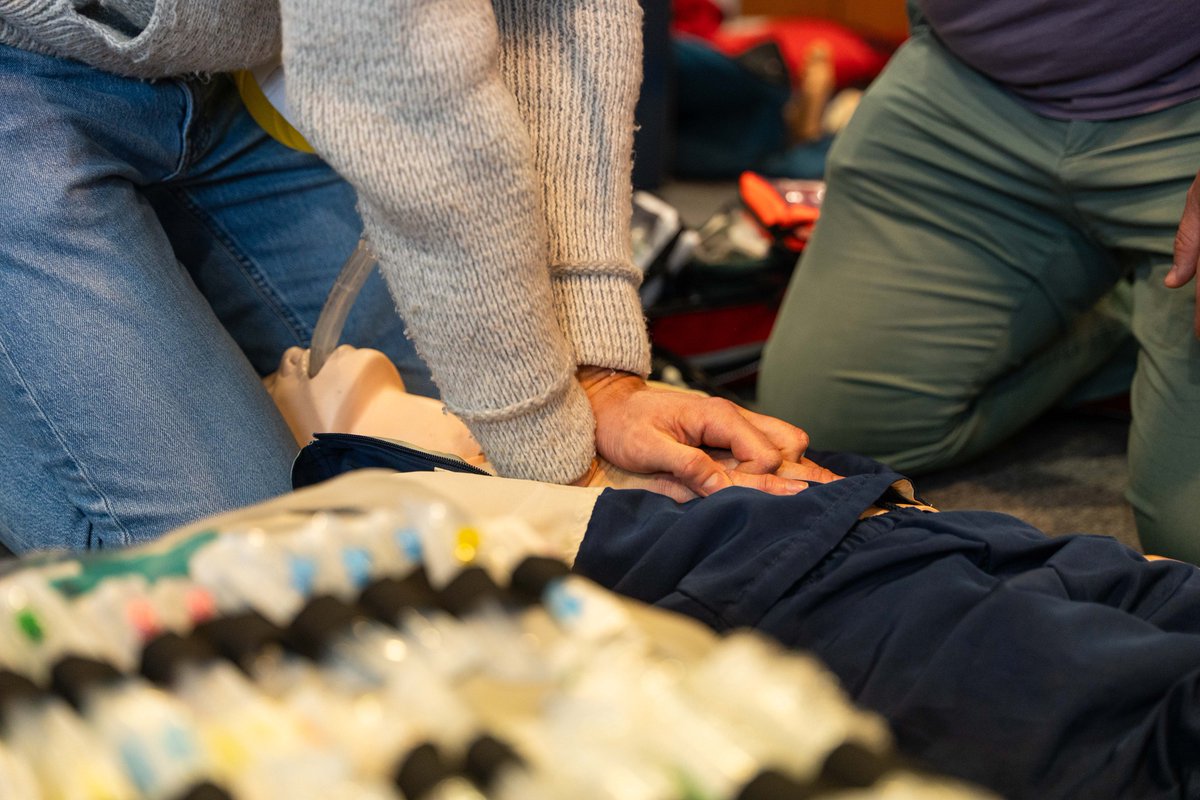 [2/2] Ponadto do końca pierwszego kwartału prowadzimy także szkolenia we wszystkich naszych stacjach #WPRKatowice <a href="/lukpach/">Łukasz Pach</a> tak, by nasi pracownicy odświeżyli wiedzę z zakresu drożności dróg oddechowych, wentylacji oraz zaznajomili się z naszym najnowszym sprzętem #ZRM 🚑︎❤️💪