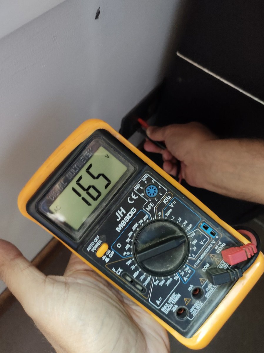 Sres <a href="/Edenor/">Edenor</a> este voltage están entregando!
Se me quemó el aire y dos motores.
Que lindo país tenemos

<a href="/enre/">john</a>
<a href="/Energia_Ar/">Secretaría de Energía</a>