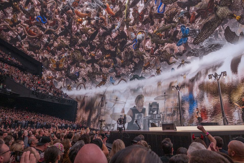 'Bono has one of the most distinctive voices and Edge has one of the most distinctive guitar sounds in rock & roll history. People hadn't heard either for years. It's common sense to make a virtue of your biggest strengths.' - Paul McGuinness on Beautiful Day 📷 by Frank Weigel