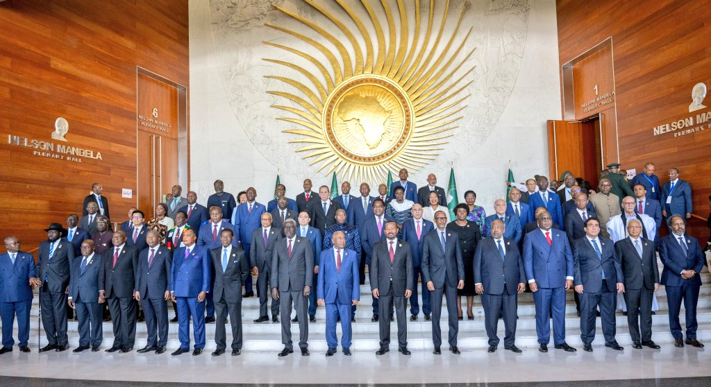 "Moi avec Kagame, ...c'est FINI avec lui. On se everra au ciel". Discours de Félix Tshisekedi lors de sa campagne électorale de Déc 2023, au point de promettre la guerre contre le Rwanda. A quelques mois de son investiture après être réélu, le Patron de la 10ème rue de Limeté,