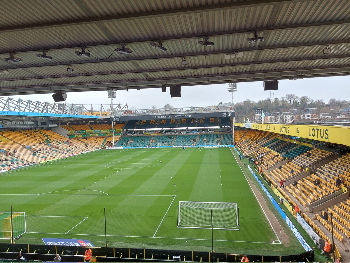 leepottheteapot's tweet image. I didn't boo at the last game so I've been allowed in the ground! #happyclapper #ncfc #yellows #otbc #football
