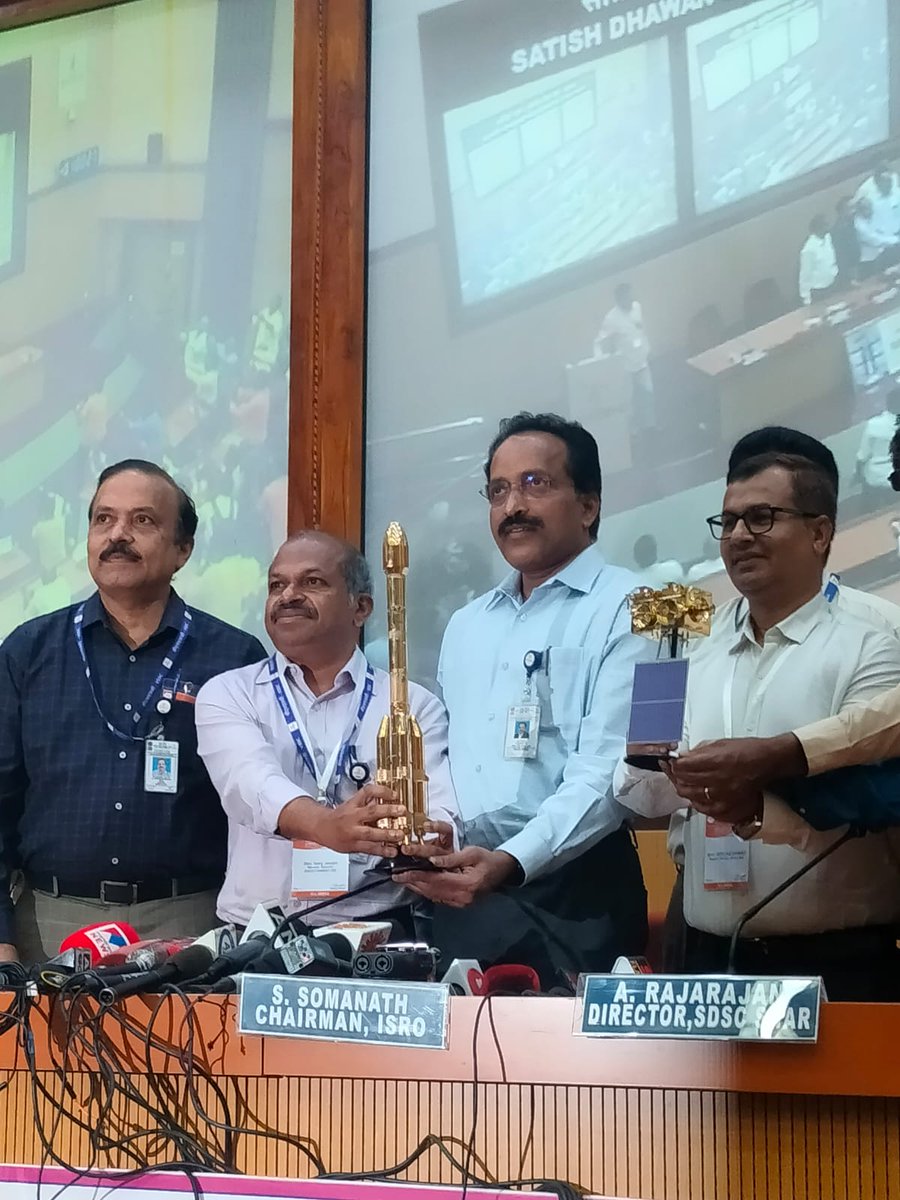 airnewsalerts's tweet image. ISRO Chairman Somanath and team exhibit a model of GSLVF 14 at the press meet at Sriharikota.

#GSLVF14 | #ISRO | #INSAT3DS | @isro
