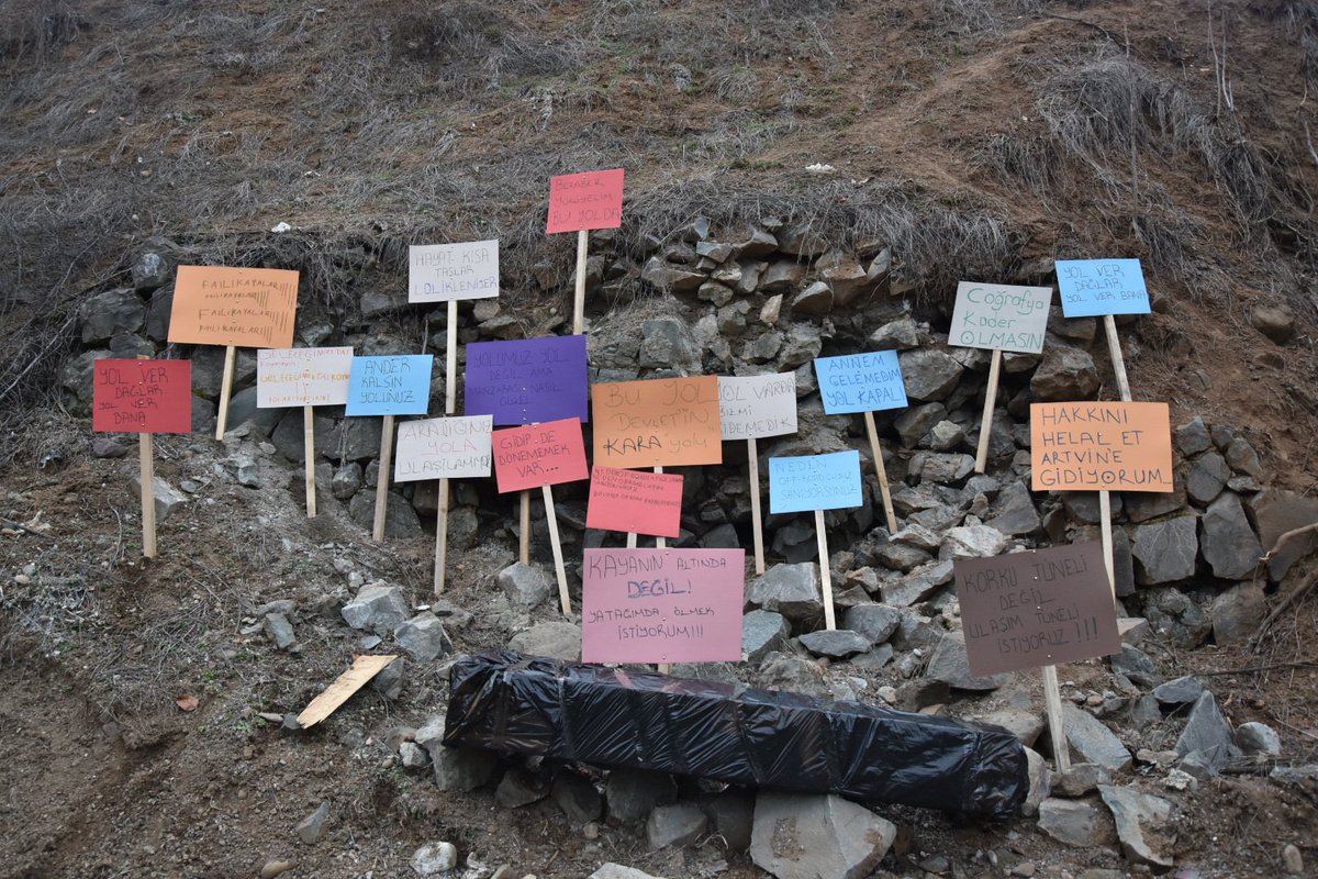 "Her şeyiyle övündüğünüz bir şehrin kaderi bu olmamalı."
#şavşatölümyolu