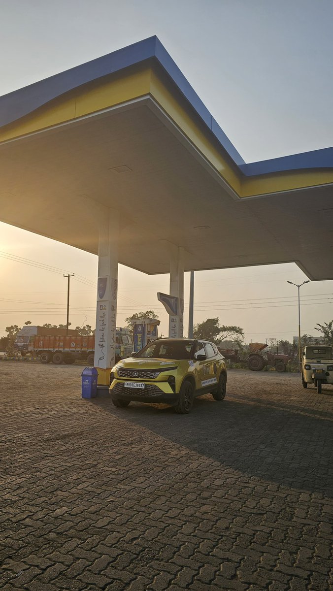 NBDrives's tweet photo. Day 6 of #AtalYatra | At @bpclimited pump near Mathurapur, West Bengal today. #RoadTrip 
.
.
.
#bpcl #tataharrier #nbdrives #indiatravels https://t.co/to21n8v1VB
