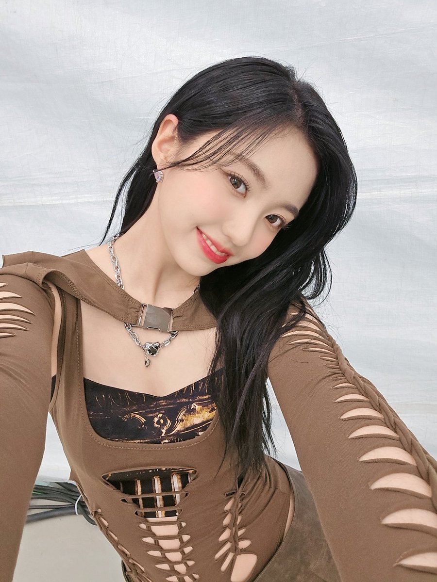 official_kep1er's tweet photo. 케플리안 덕분에 2024년 첫 상 받았어요~ 
늘 곁에서 함께해 줘서 고맙고 사랑해요!

😘

#강예서 #YESEO 
#Kep1er #케플러 https://t.co/dzXe7WKXsL