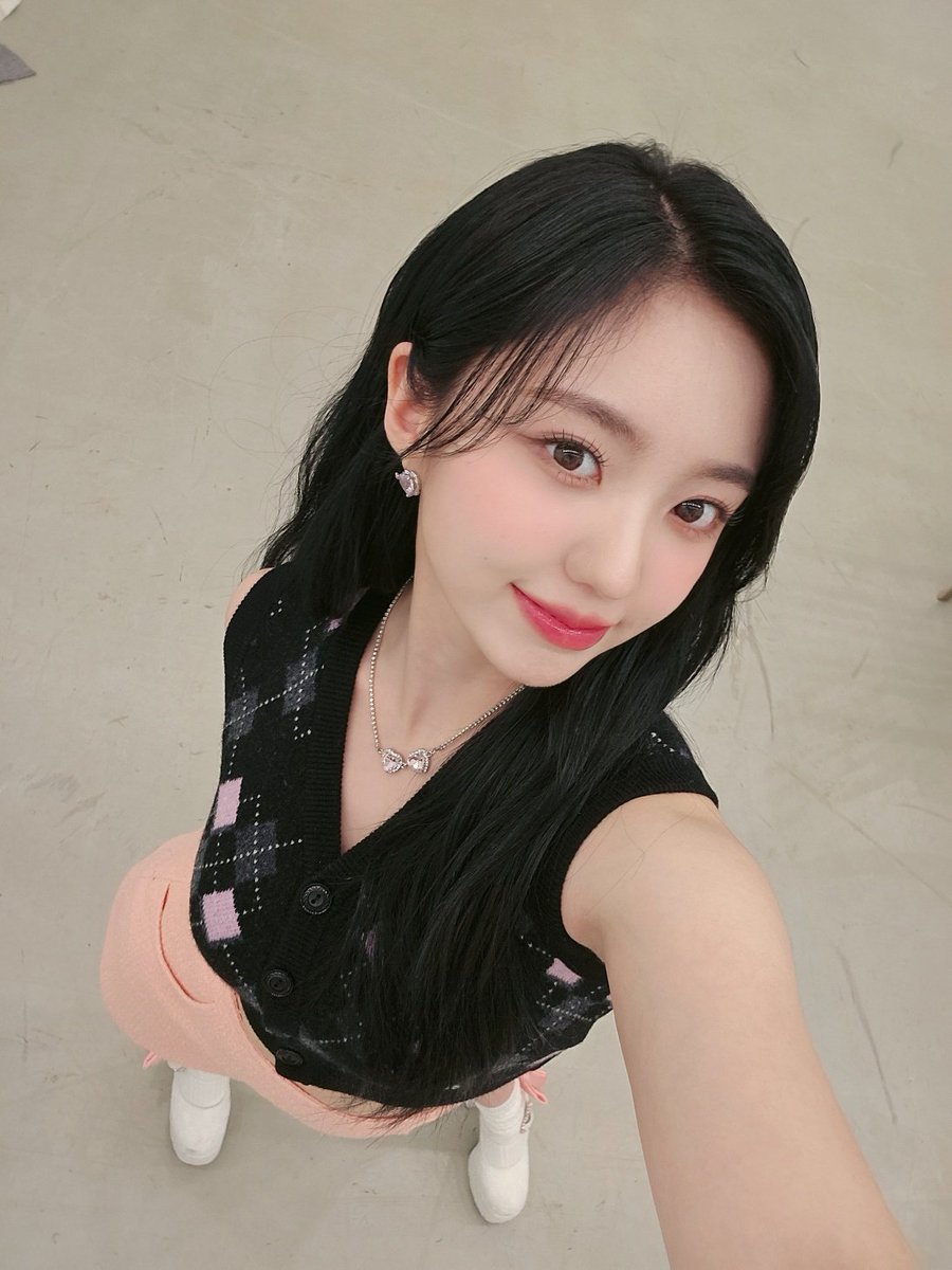 official_kep1er's tweet photo. 케플리안 덕분에 2024년 첫 상 받았어요~ 
늘 곁에서 함께해 줘서 고맙고 사랑해요!

😘

#강예서 #YESEO 
#Kep1er #케플러 https://t.co/dzXe7WKXsL