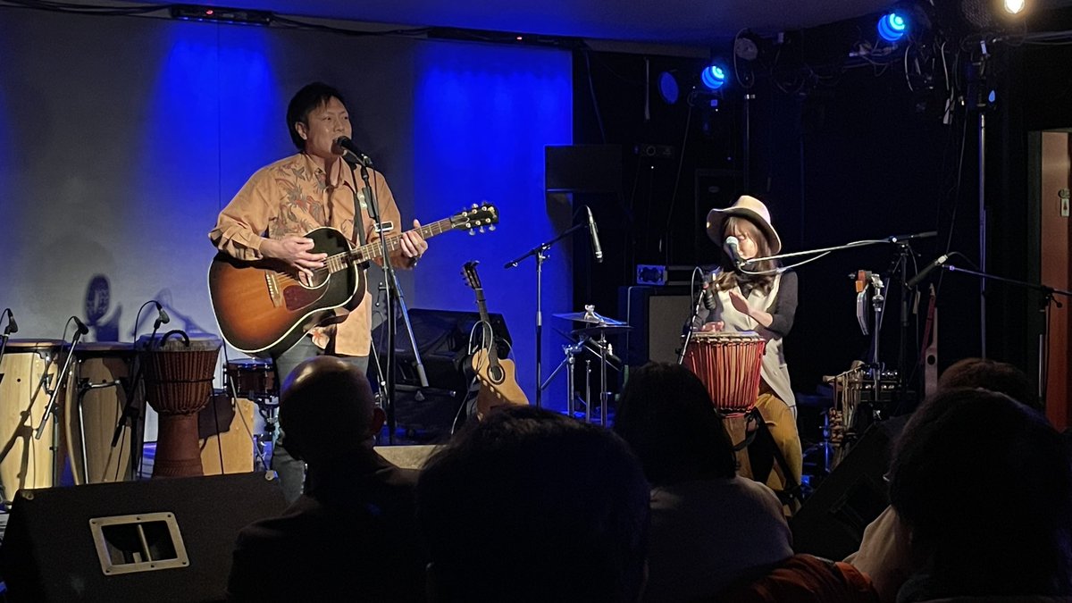 tak1975's tweet image. mitsumi姐さんのレコ発ライブへ。
路傍の2人も出演。
素晴らしいライブでした。
めっちゃ客入ってて、mitsumi姐さんの凄さを実感。
一緒に出てたM2も素晴らしかった。
さぁ、明日からまたがんばろー♪
#mitsumi 
#森羅color 
パーカッションが2人というライブも個人的に胸アツだった☺️