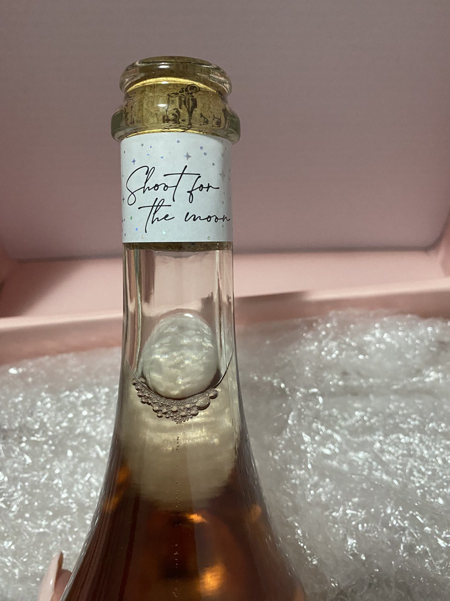 passionemaite's tweet photo. O fim de semana da adm tá garantido!! O vinho Spara da @maiteperroni chegou!! E ele é lindo demais.. ansiosa pra provar 🥹❤️

@maiteperroni @AndresTovarP @Sparabrasil_ @SparaWines @CarolinaPalomo https://t.co/DU4YRKV0tn