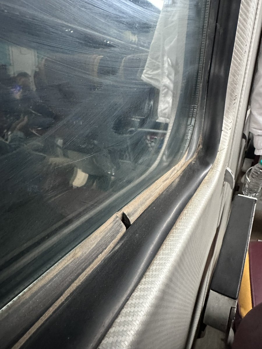 KetanTalati's tweet photo. @NWRailways currently travelling from Jaipur to Gurgaon by NDLS 12106 ,E1 coach, the window from inside are full to dirt, not cleaned. @AshwiniVaishnaw pl take action against contractor https://t.co/3vypZZlCxA