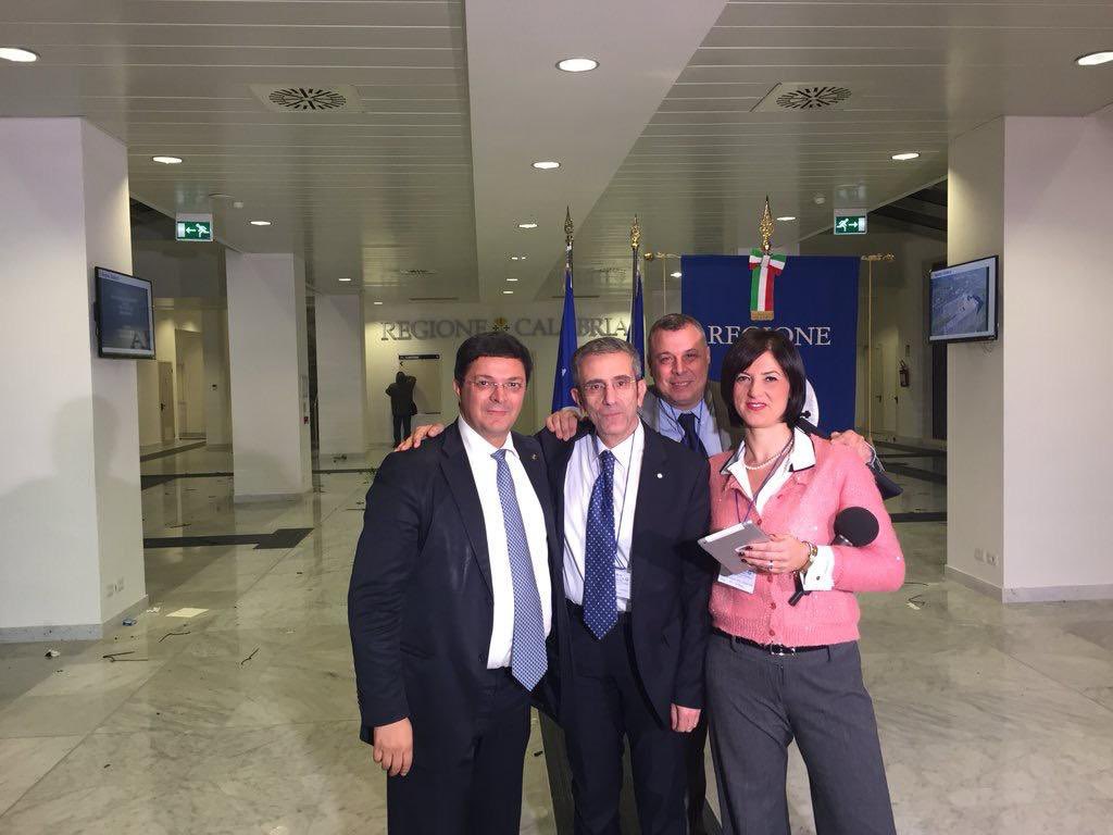 KarenSarlo's tweet photo. Quando un vino unisce i palati e i cuori 🍷

#DonnaGiovanna #ViniIuzzolini #viniCalabresi 
@AlSamengo @vascopirri @saraverta @AntoniaVarini 

Grande Antonio Iuzzolini, @tenutaiuzzolini amico e imprenditore illuminato! https://t.co/ZYkT7VdZYw