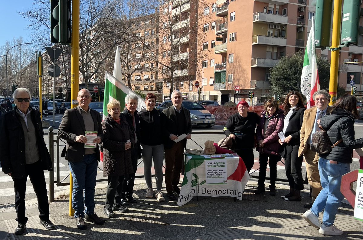 NicolaPetruzzi's tweet photo. L’Italia frena con la destra. Scuola, Sanità, Pensioni, Lavoro, Salari, Imprese, Fisco, Politiche sociali: solo tagli e mancati investimenti. 
Questa mattina abbiamo ascoltato le persone del nostro territorio.

#pdtogliattisubaugusta
@PD_ROMA @campidoglioPD @Deputatipd https://t.co/BSOpcOJkHy