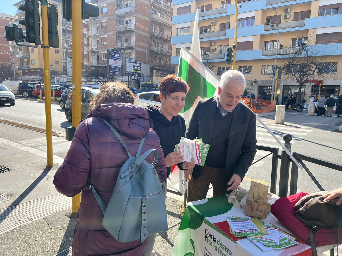 NicolaPetruzzi's tweet photo. L’Italia frena con la destra. Scuola, Sanità, Pensioni, Lavoro, Salari, Imprese, Fisco, Politiche sociali: solo tagli e mancati investimenti. 
Questa mattina abbiamo ascoltato le persone del nostro territorio.

#pdtogliattisubaugusta
@PD_ROMA @campidoglioPD @Deputatipd https://t.co/BSOpcOJkHy