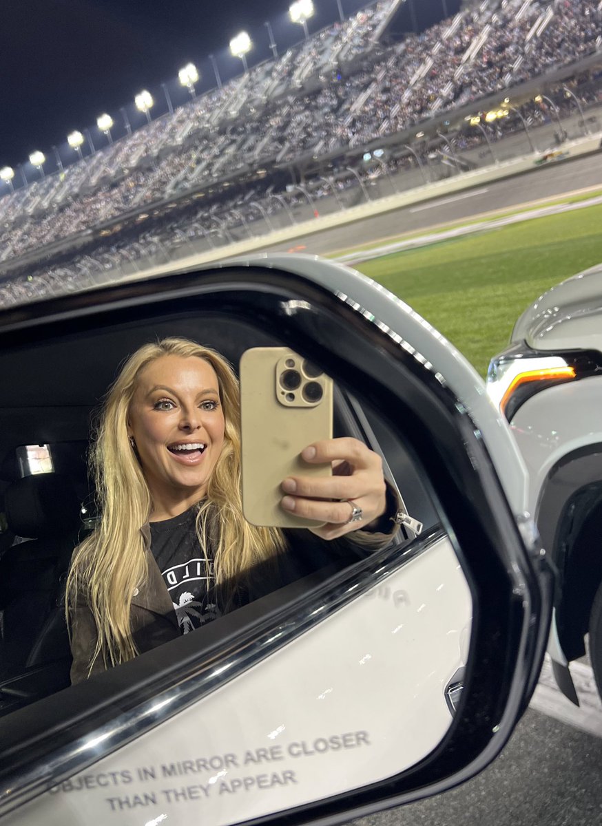 Pace car laps on track at @DAYTONA pre-race, next time I wanna drive 😉🏁🏁 @craftsman #CraftsmanTruckSeries