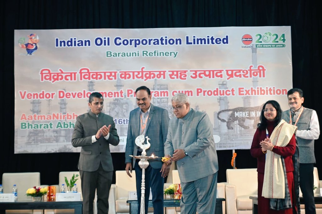 IOCL_BarauniRef's tweet photo. .@IndianOilcl की बरौनी रिफाइनरी ने विक्रेता विकास कार्यक्रम सह उत्पाद प्रदर्शनी का किया आयोजन। भाग लेने वाले सीपीएसई और स्थानीय विक्रेताओं द्वारा पहले आयात किए जाने वाले स्वदेशी उत्पादों के 18 स्टॉल लगाए गए। 
#MakeInIndia 
#AtmanirbharBharat 
#NewIndia https://t.co/vA0wQ1So13