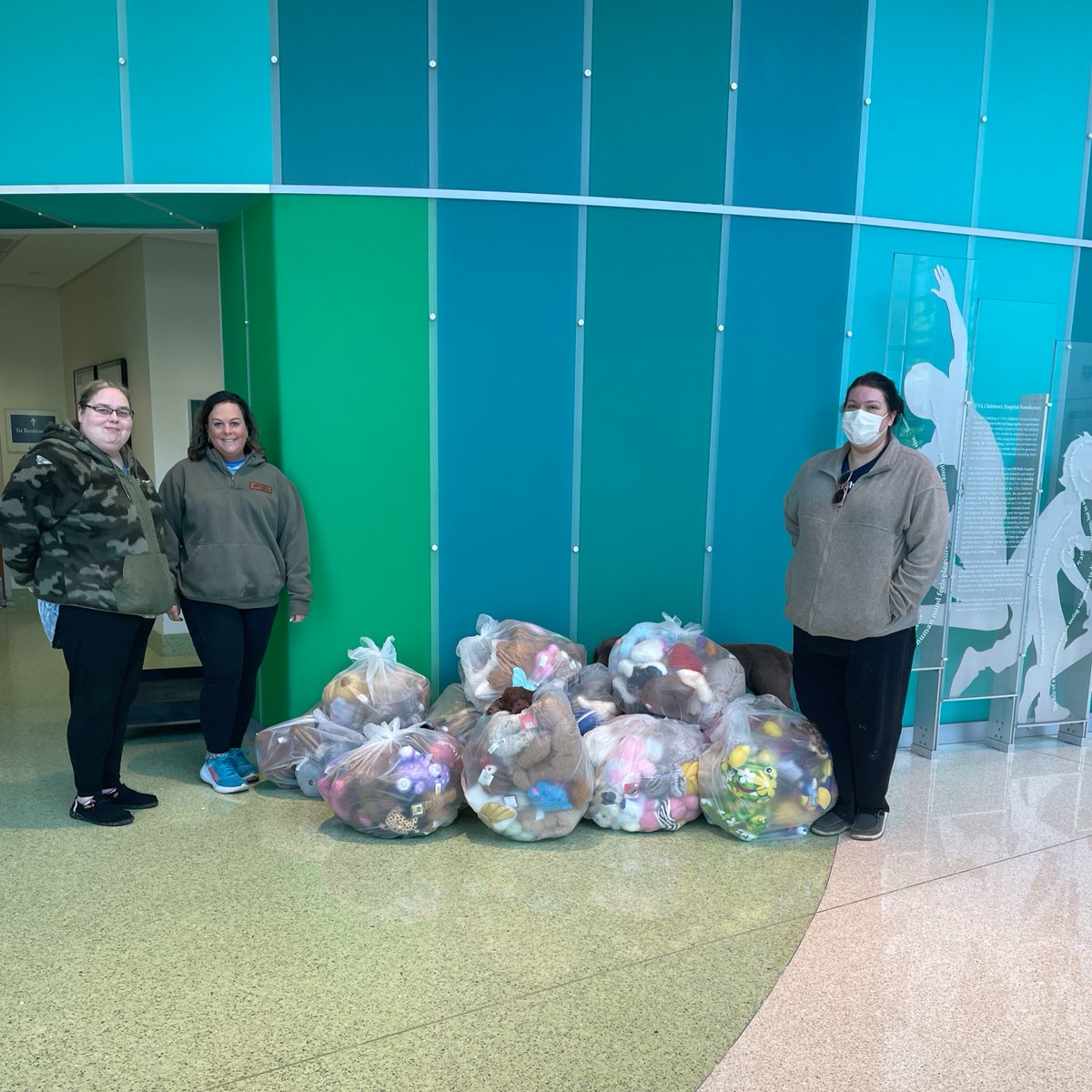 Over 1,000 stuffed animals were delivered to UVA Health Children's! Thanks to a fundraiser in Harrisonburg, VA, teddy bears and more were collected at local Dairy Queens and at the @JMU men's basketball game.