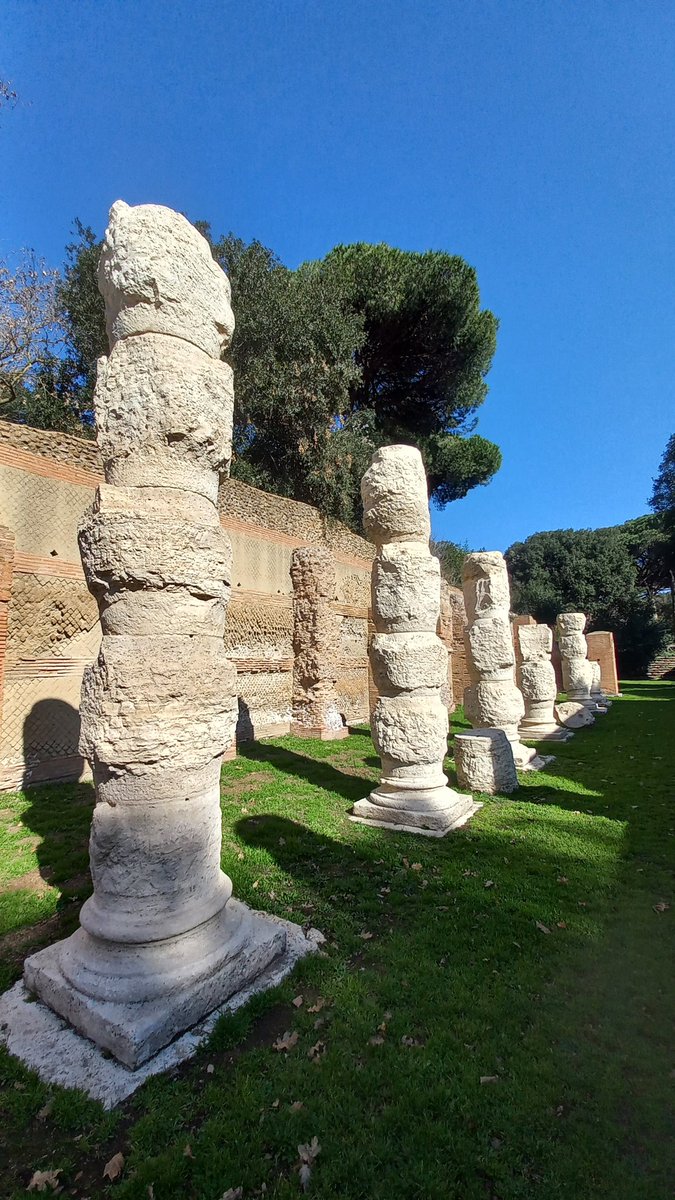 Le colonnacce.. 

#art #travel #tourism
#archaelogy 
#portodiclaudioetraiano
#Fiumicino #thisisrome 💚