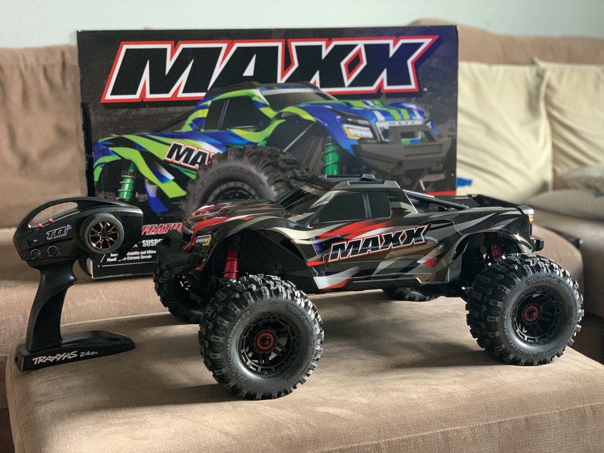 Mezmo75's tweet photo. New toy day! Anything that makes me smile and feel like a kid again! #TraxxasWidemaxx #ToysForTheBoys https://t.co/MLWhybCWcd