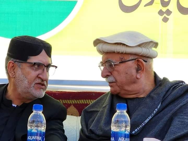 WatanShad's tweet photo. کوئٹہ کمشنر آفس کے سامنے چار جماعتی اتحاد کے احتجاجی دھرنے میں صوبے کی عوامی رہبری اور لیڈرشپ

#RiggedElection #AchakzaiOurPride ✌️
#PkMAP #NP #HDP #BNP https://t.co/jx7FDrS0Vi