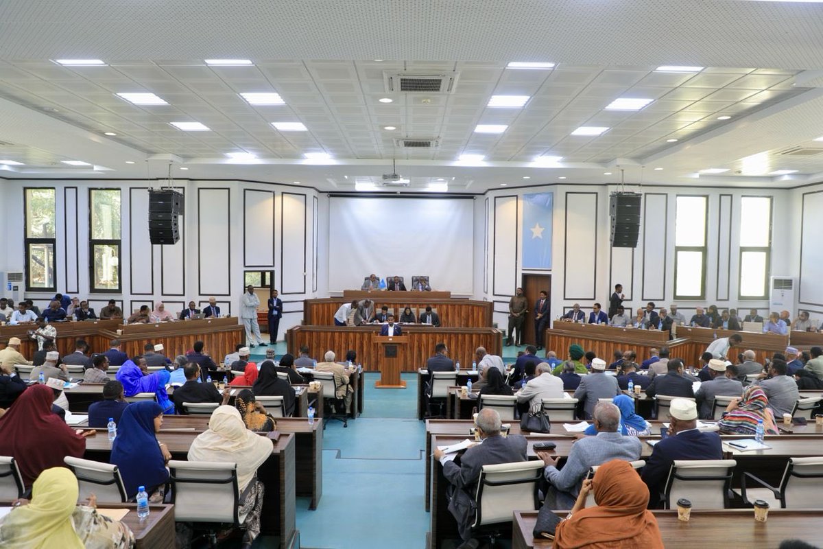 Kulamada Labada Aqal ee BJFS oo looga doodayo soojeedimaha wax-kabeddelka Dastuurka ayaa gudagalay maalintii 2aad, oo doodda xildhibaannada diiradda ku saareen Qodobka 1aad ilaa 9aad ee cutubka 1aad.