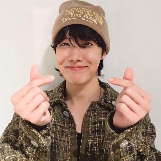 taebokkiii's tweet photo. On a brighter side: this is going to be our first and last hobi day without hobi because he's coming back in a few months 🫶🏻 https://t.co/x4cwT5ZRrW