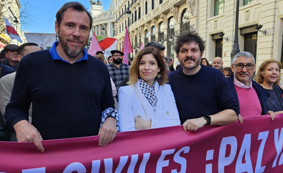 HoracioDiez's tweet photo. Hoy nos hemos manifestado en Madrid por Palestina 🇵🇸 Basta de impunidad. Que termine la masacre.

✅️Exigimos un alto el fuego inmediato que permita un proceso de diálogo.

🔴España no vende munición ni armas a Israel desde octubre. 

💪Unidad en defensa de la paz en Palestina https://t.co/eNjK3ZjKfg