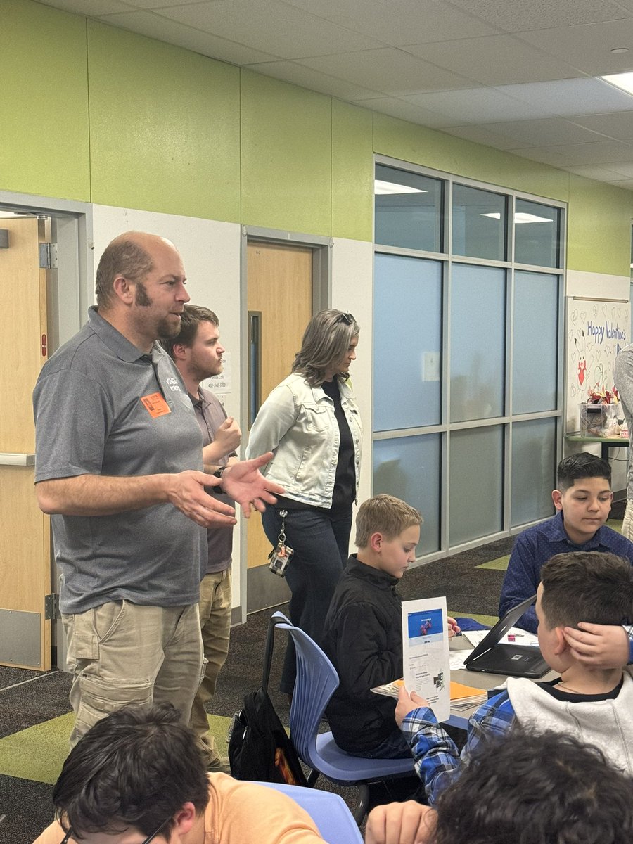 bunche_elem's tweet photo. BEAR STEM CAMP: coding for the win
#buildingbears https://t.co/DSAEI3oT2p