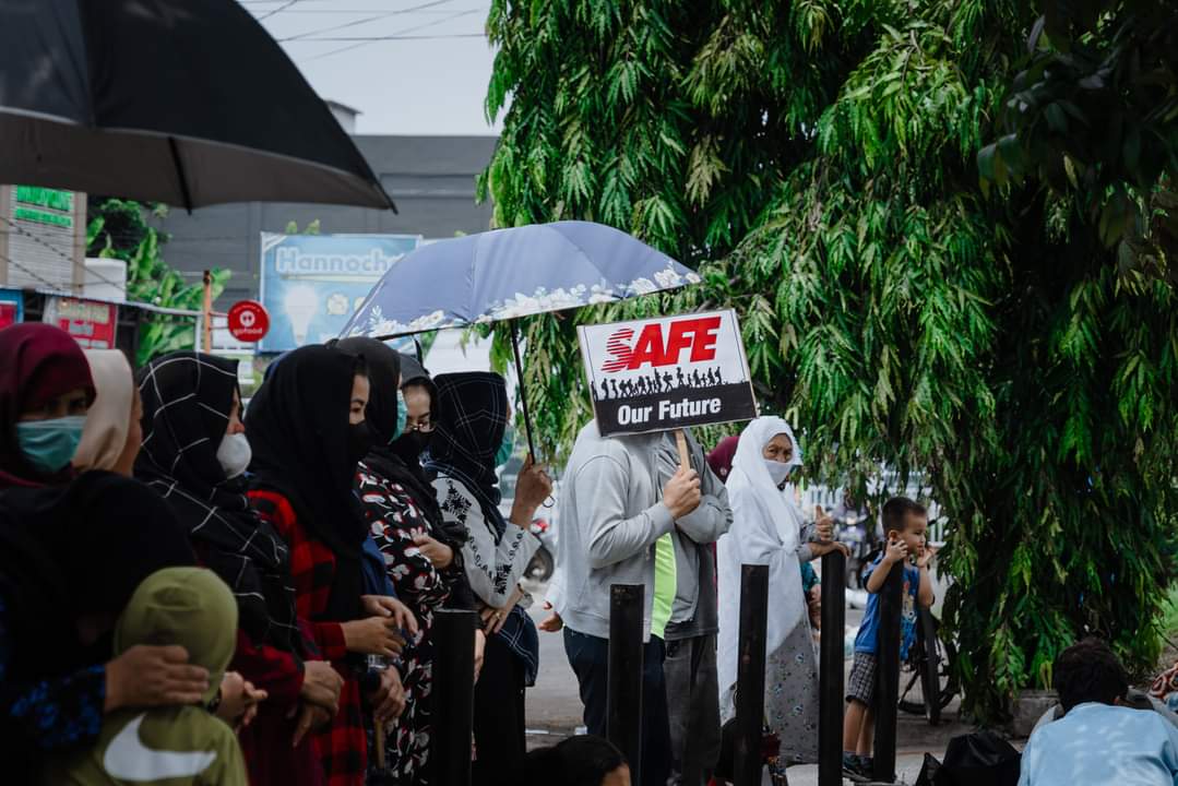 Governments must honour their shared responsibility to protect the rights of refugees, break your Silence, don't you see humanity Is fading here in Indonesia.
hazaragenocide.com

#End12YearsInLimbo_Indonesia