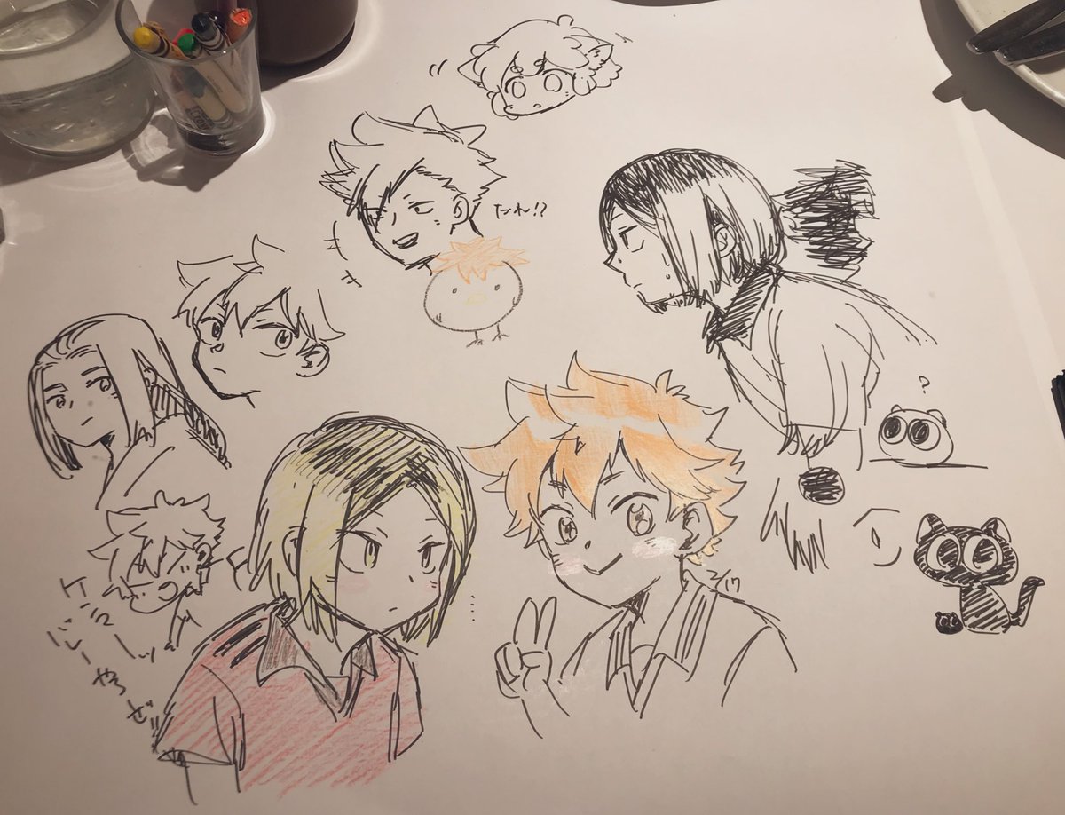 ご飯食べたお店のテーブルが落書きOKの紙が敷いてあるお店だったから数万年ぶりに研日の落書きした😌手はまだ覚えてた…良かった。
他のテーブルの敷き紙も食べ終わったら問答無用で店員さんがぐしゃぐしゃって片付けるからこちらも心置きなくめちゃくちゃ落書きしてきた〜👍他のも居るけども☺️ 