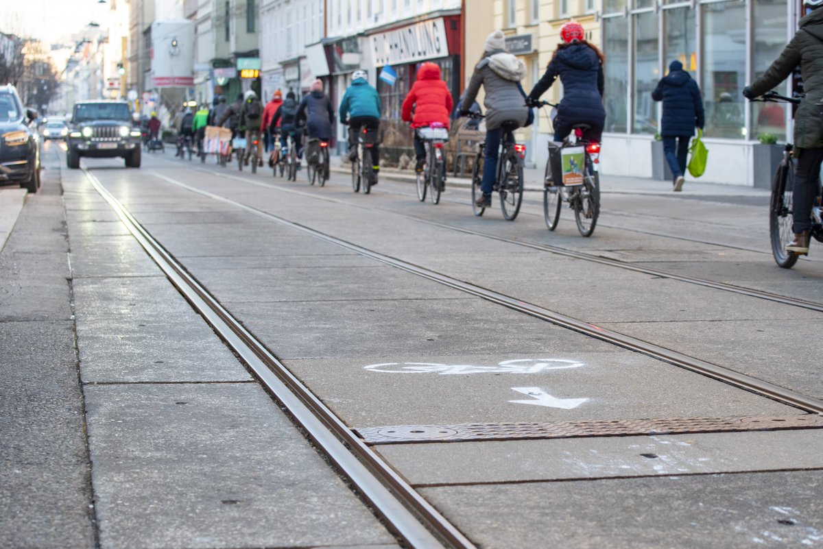 📅🚴🚋 Komm und fahr mit am Montag um 8 Uhr für sichere Radinfrastruktur auf der Döblinger Haupt.
Als Sofortmaßnahme fordern wir Rad-Markierungen. Treffpunkt Haltestelle Guneschgasse.
radeln.wien/doeblinger-hau…