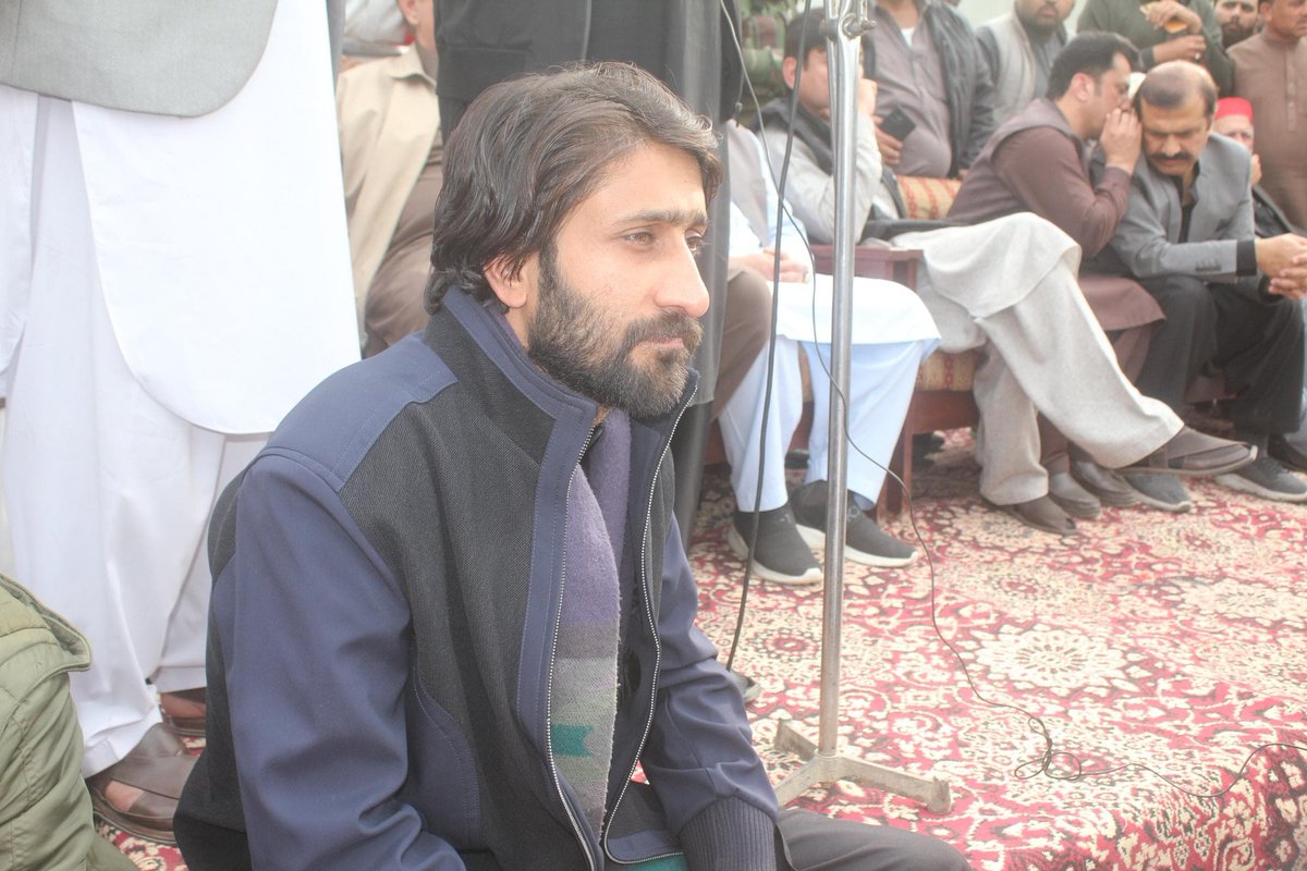 GigyaniNaveed's tweet photo. دھاندلی زدہ الیکشن اور بوسیدہ نظام کے خلاف چارسدہ میں بروزِ جمعہ 2 بجے احتجاج ریکارڈ کرینگے ہم الیکشن نتائج کو مسترد کرتے ہیں۔ عوامی نیشنل پارٹی چارسدہ تاریخی دھاندلی کے خلاف تحریک میں بھرپور کردار ادا کریگی
ولی باغ چارسدہ میں شکیل بشیر خان کا پارٹی اجلاس سے خطاب https://t.co/jjN255Jk84