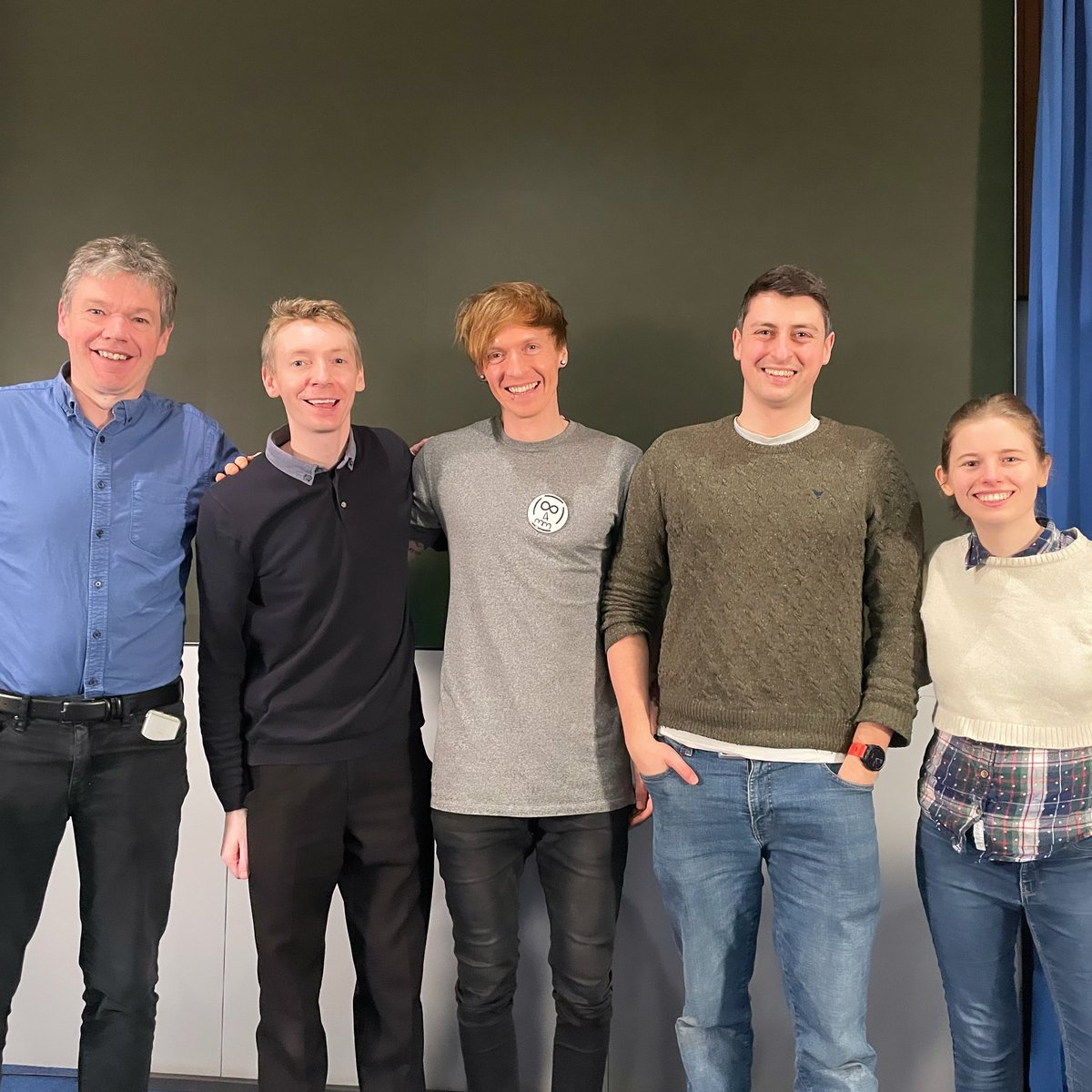 HELLO MATHS FANS!! Dream team lineup recording lectures today @OxfordConted to be released online in the ‘Maths Fan Lecture Series’. You can look forward to talks from @simonoxfphys, @numberphile‘s @jamesgrime and @sophiemacmaths, and @robeastaway. Online tickets available soon!