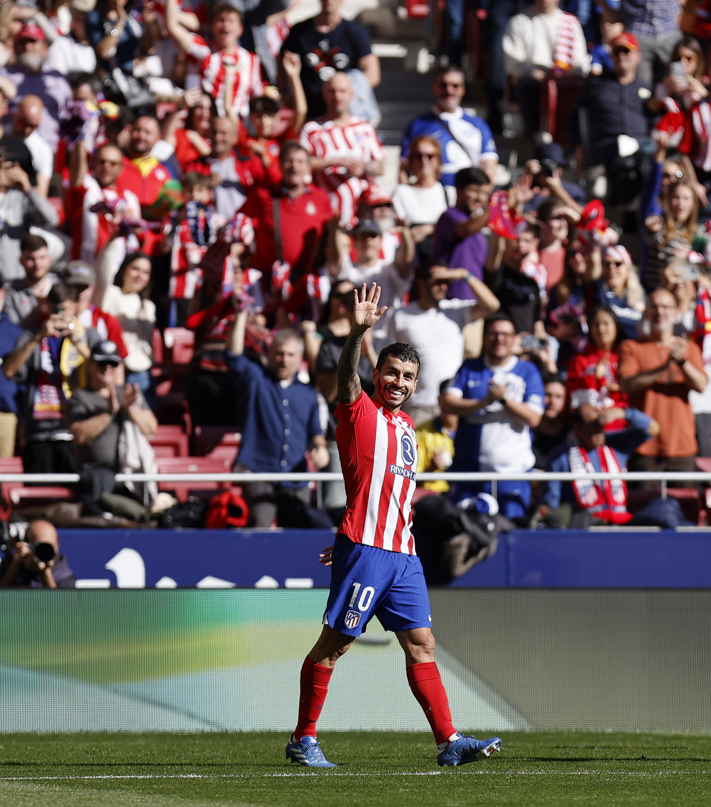 Correa iguala los 404 partidos de Fernando Torres en el Atleti