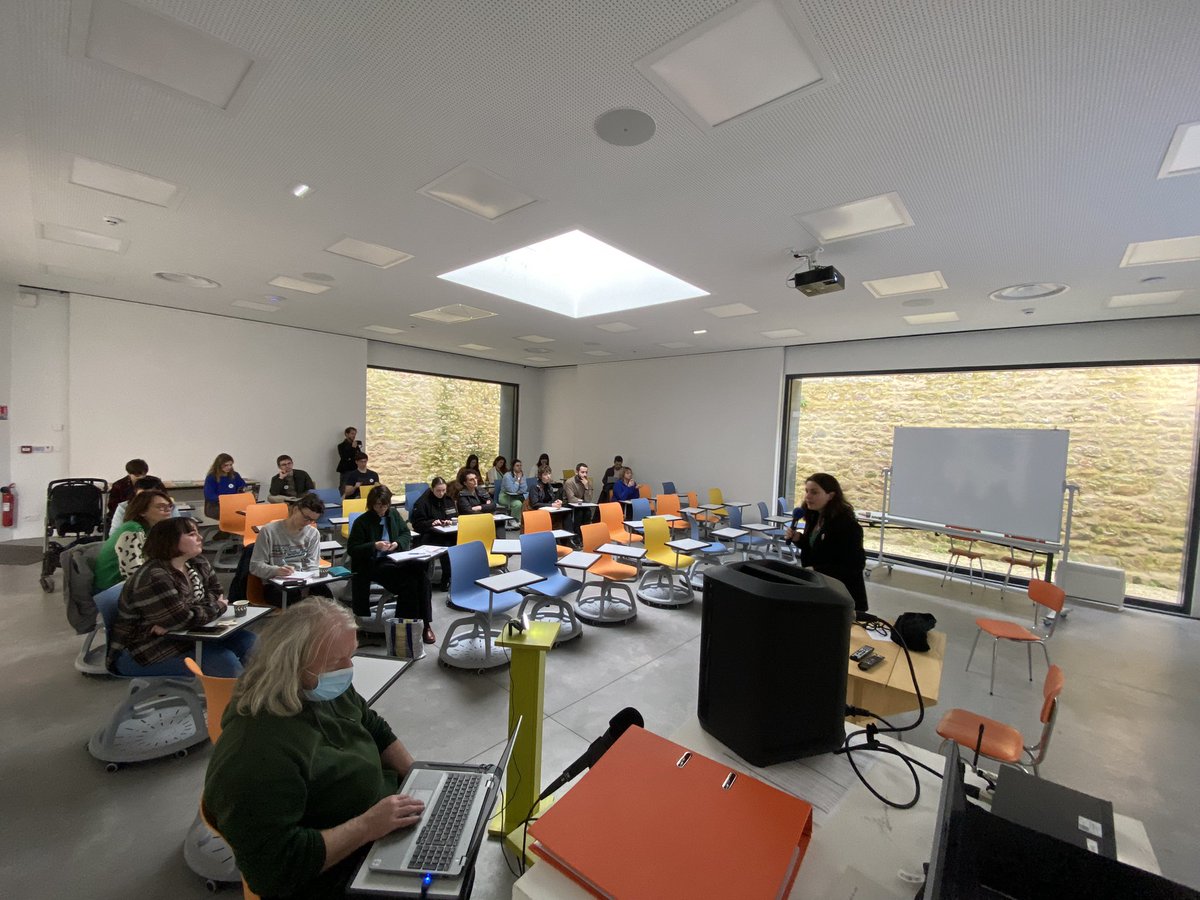 Et maintenant c’est la conférence de <a href="/StephPqrJcq/">Stéphanie Pourquier-Jacquin</a> sur les formations et les métiers de l’#EAC. A suivre  en distanciel sur cnam-inseac.fr/actualites/l-i…