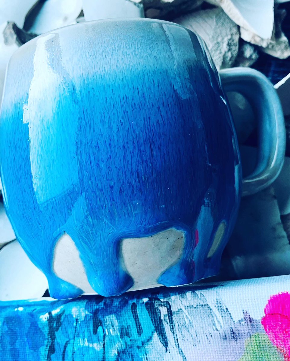 utta_uy's tweet photo. 蒼と白と世界と私
#ceramics #pottery #mag #handmade 
#陶器 #マグ #うつわのある暮らし　#uttasan https://t.co/QdwC29JKMm